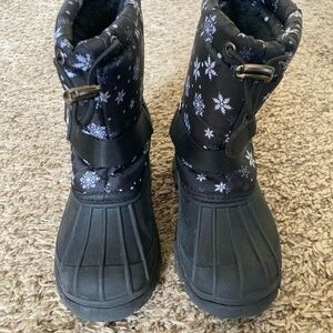 Little Kids Snow Boots size 9c - Black with Snowflake Pattern